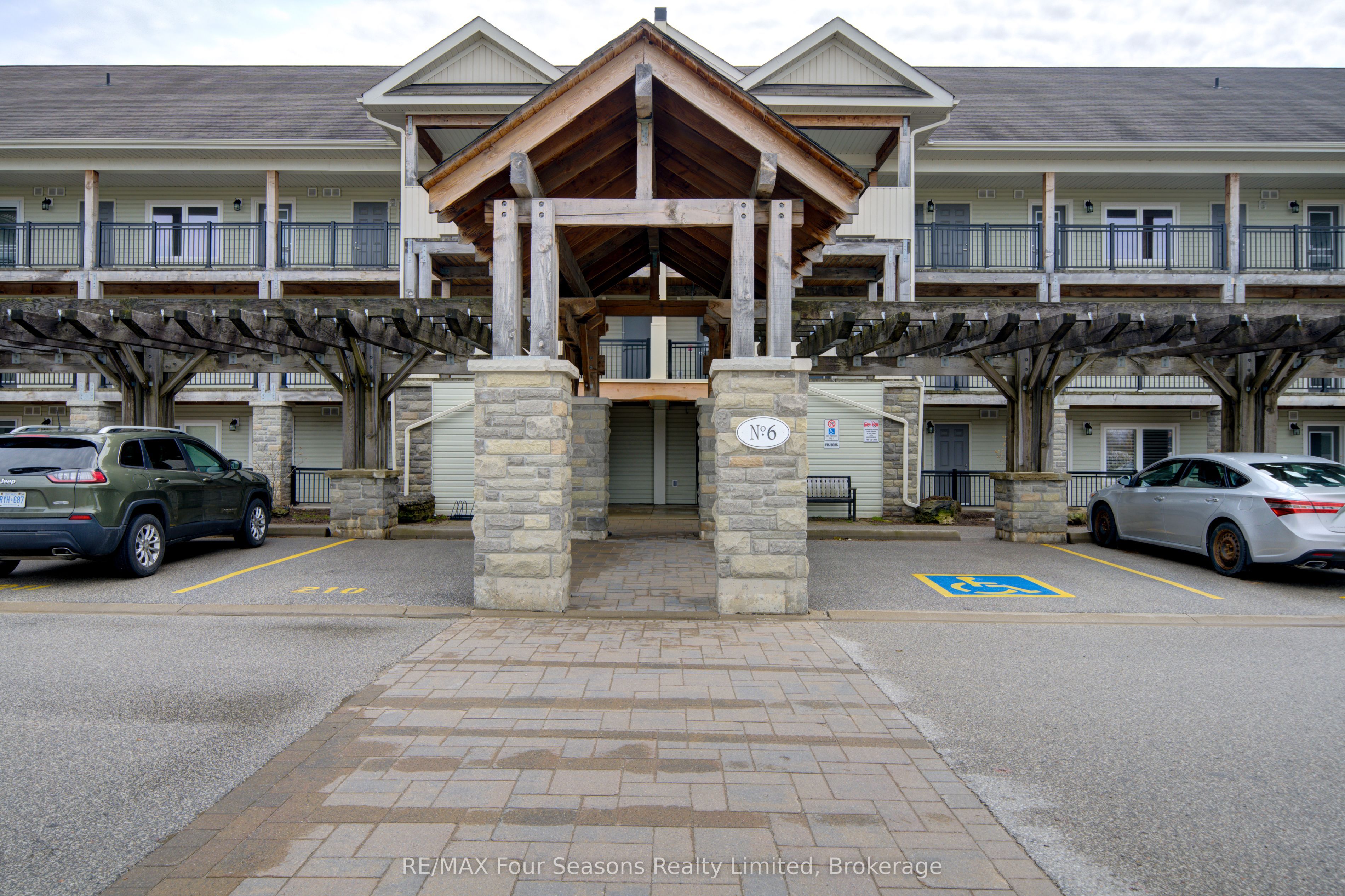 6 Brandy Lane Drive 105, Collingwood, ON L9Y 0X4 photo 3