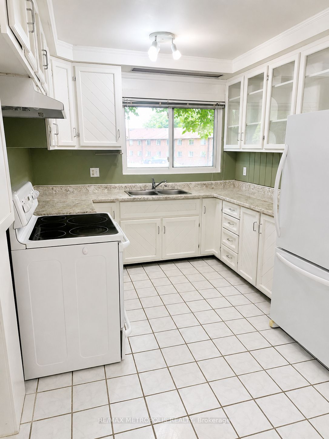 266 Napier Street MAIN, Barrie, ON L4M 1X9 photo 3