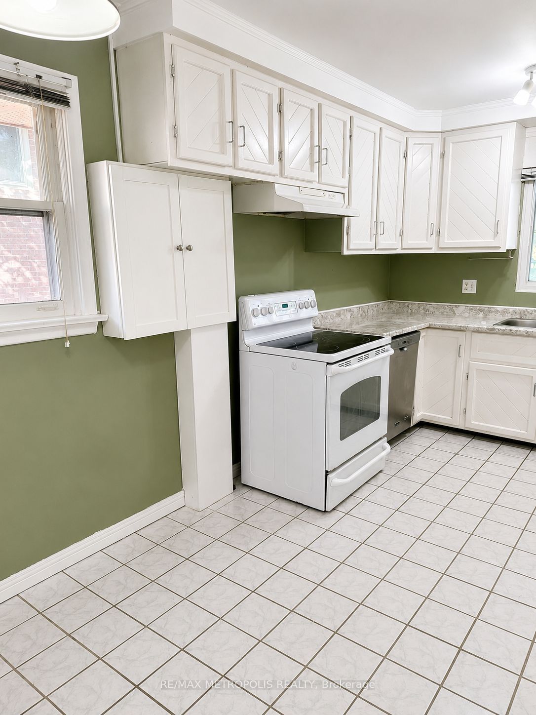 266 Napier Street MAIN, Barrie, ON L4M 1X9 photo 5