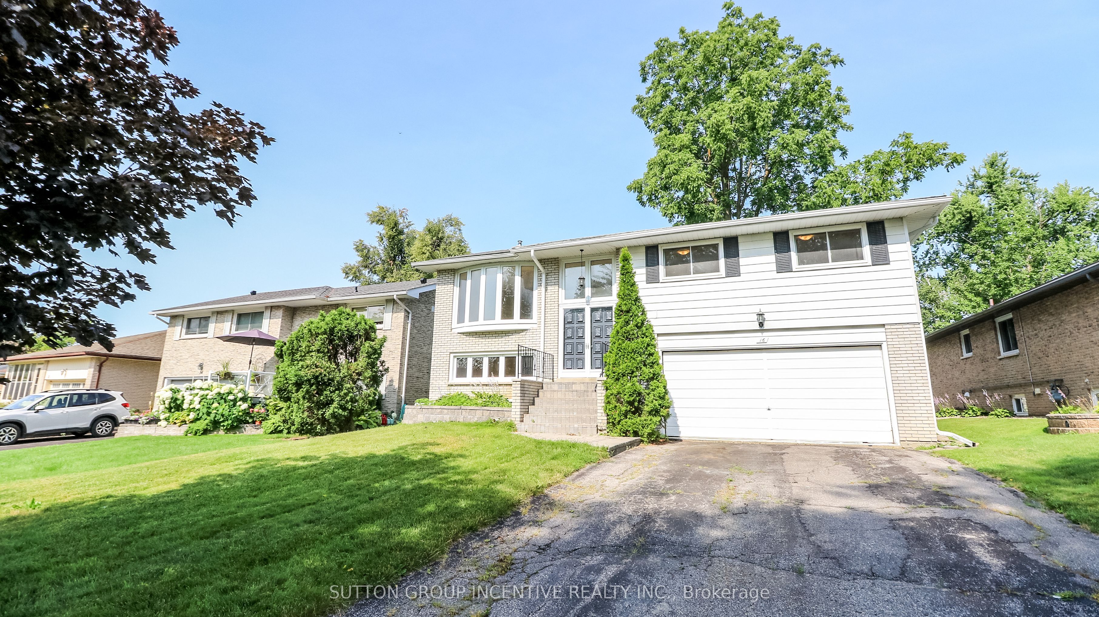16 Varden Crescent, Barrie, ON L4M 4N9 photo 2