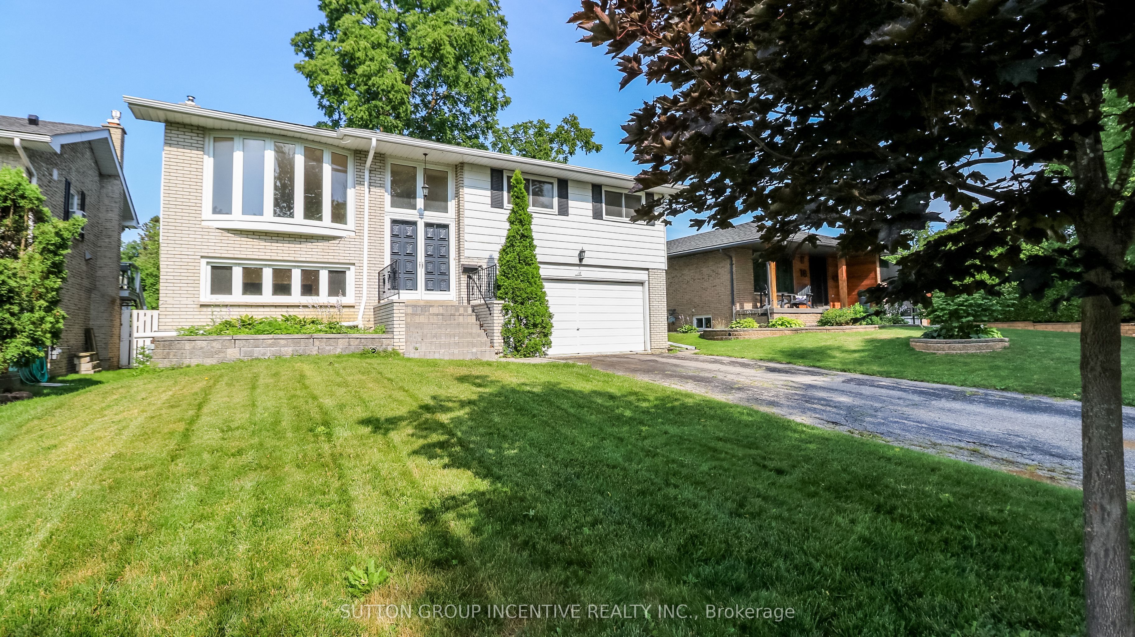 16 Varden Crescent, Barrie, ON L4M 4N9 photo 4