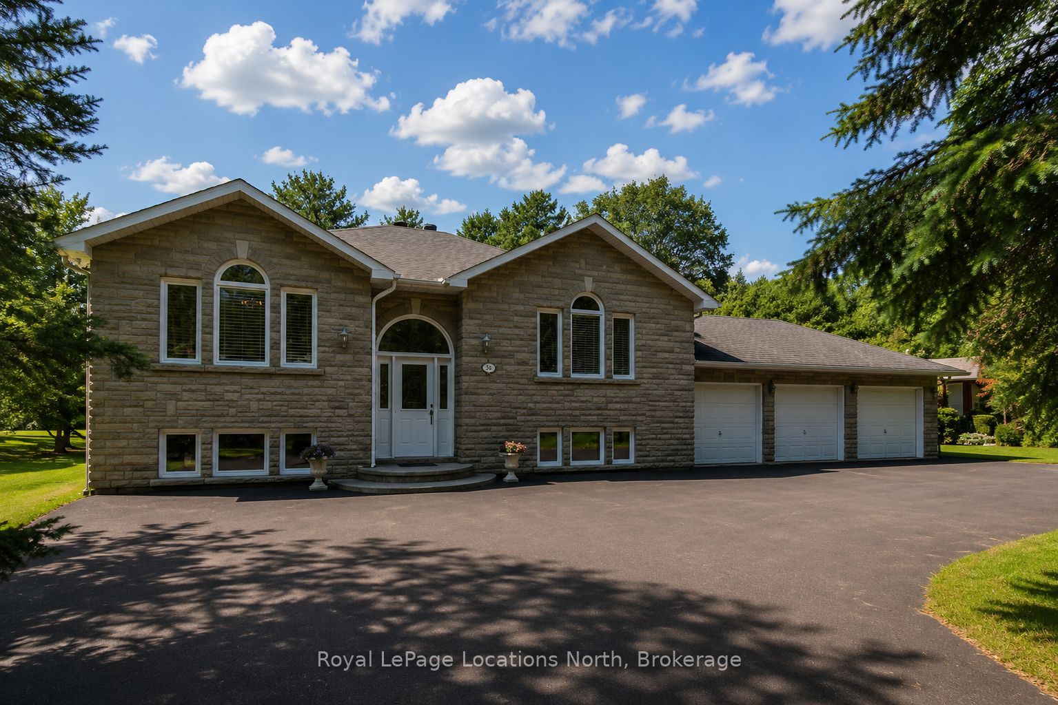 33 Birchwood Trail, Wasaga Beach, ON L9Z 1B1