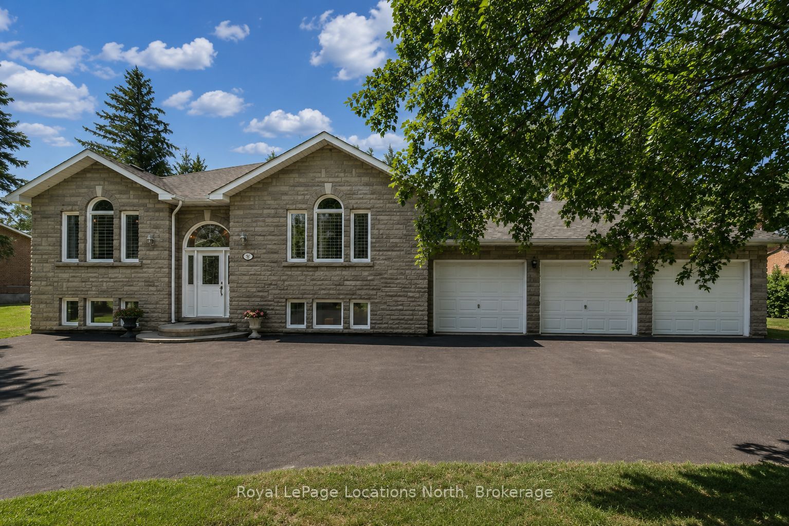 33 Birchwood Trail, Wasaga Beach, ON L9Z 1B1 photo 2