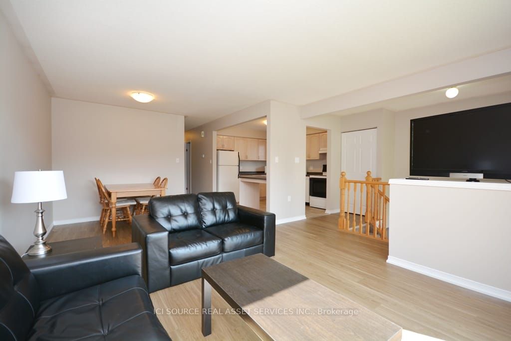 26 Louise Lane Main Fl, Orillia, ON L3V 7W1 photo 2