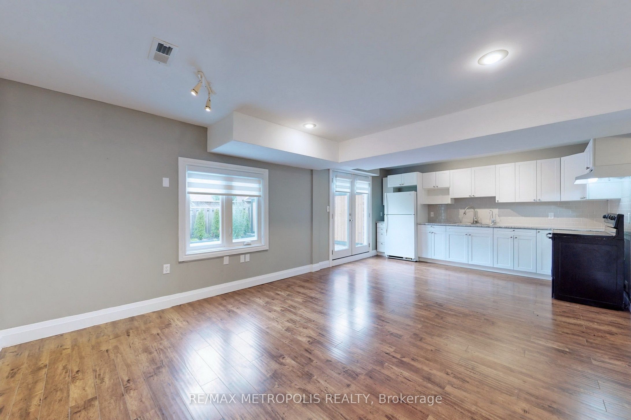 17 Porritt Street Lower, Barrie, ON L4N 6Y5 photo 4