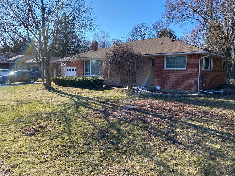 552 Big Bay Point Road, Barrie, ON L4N 3Z5