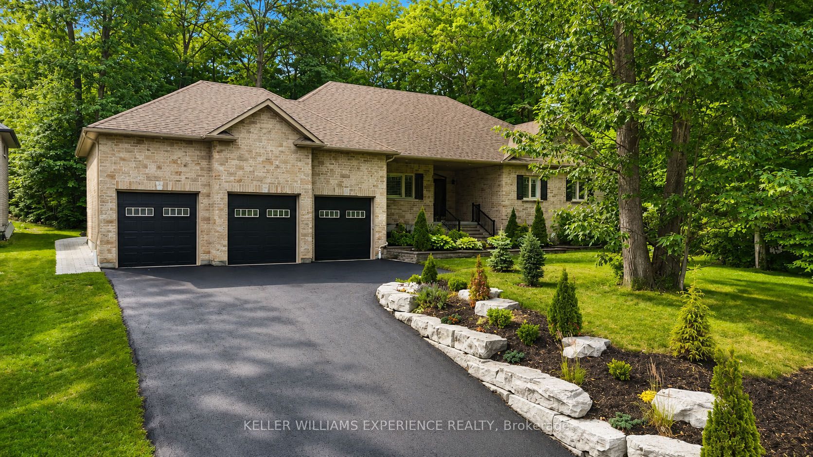 41 Heron Boulevard, Springwater, ON L0L 1Y3