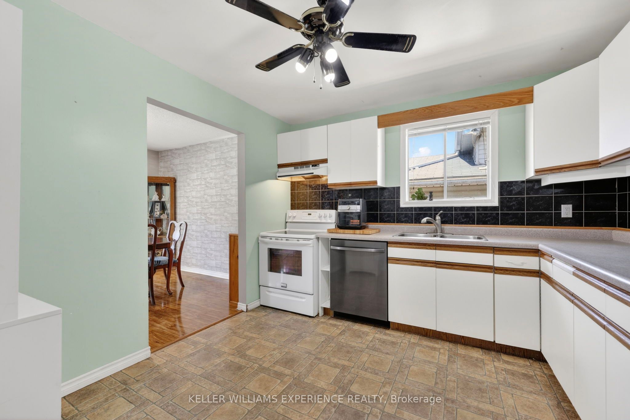 645 Bayview Drive, Midland, ON L4R 4Y7 photo 3