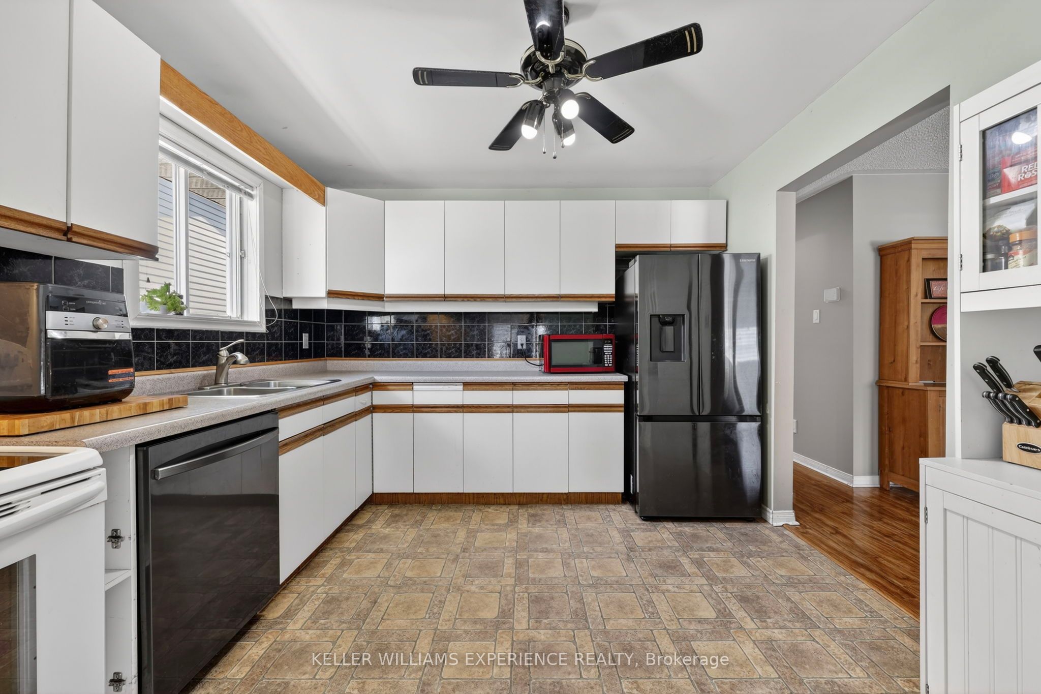645 Bayview Drive, Midland, ON L4R 4Y7 photo 4