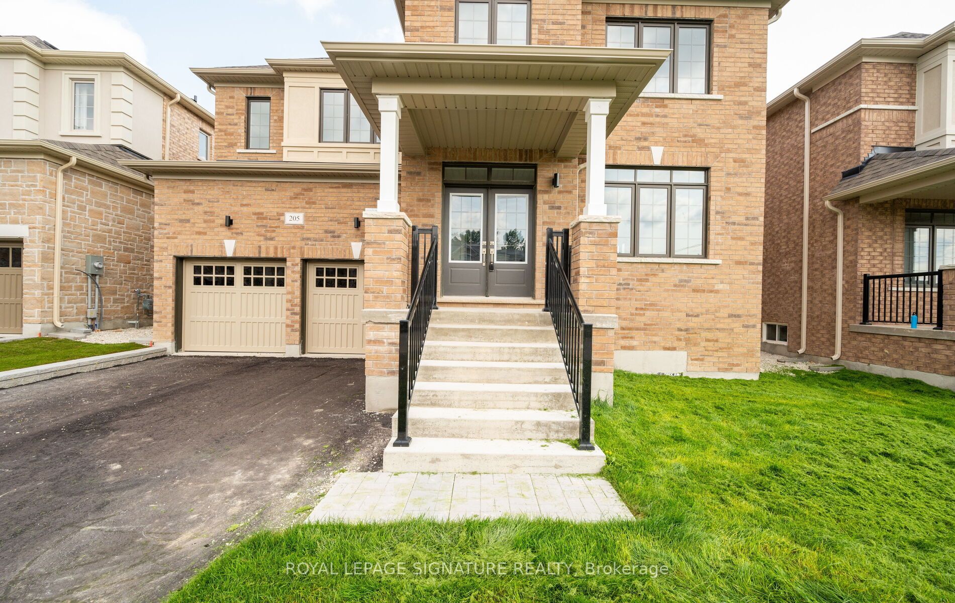 205 Warden Street, Clearview, ON L0M 1S0 photo 2
