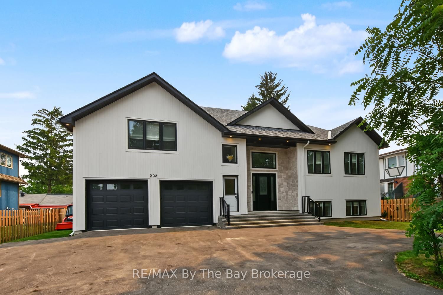 208 Thomas Street, Clearview, ON L0M 1S0