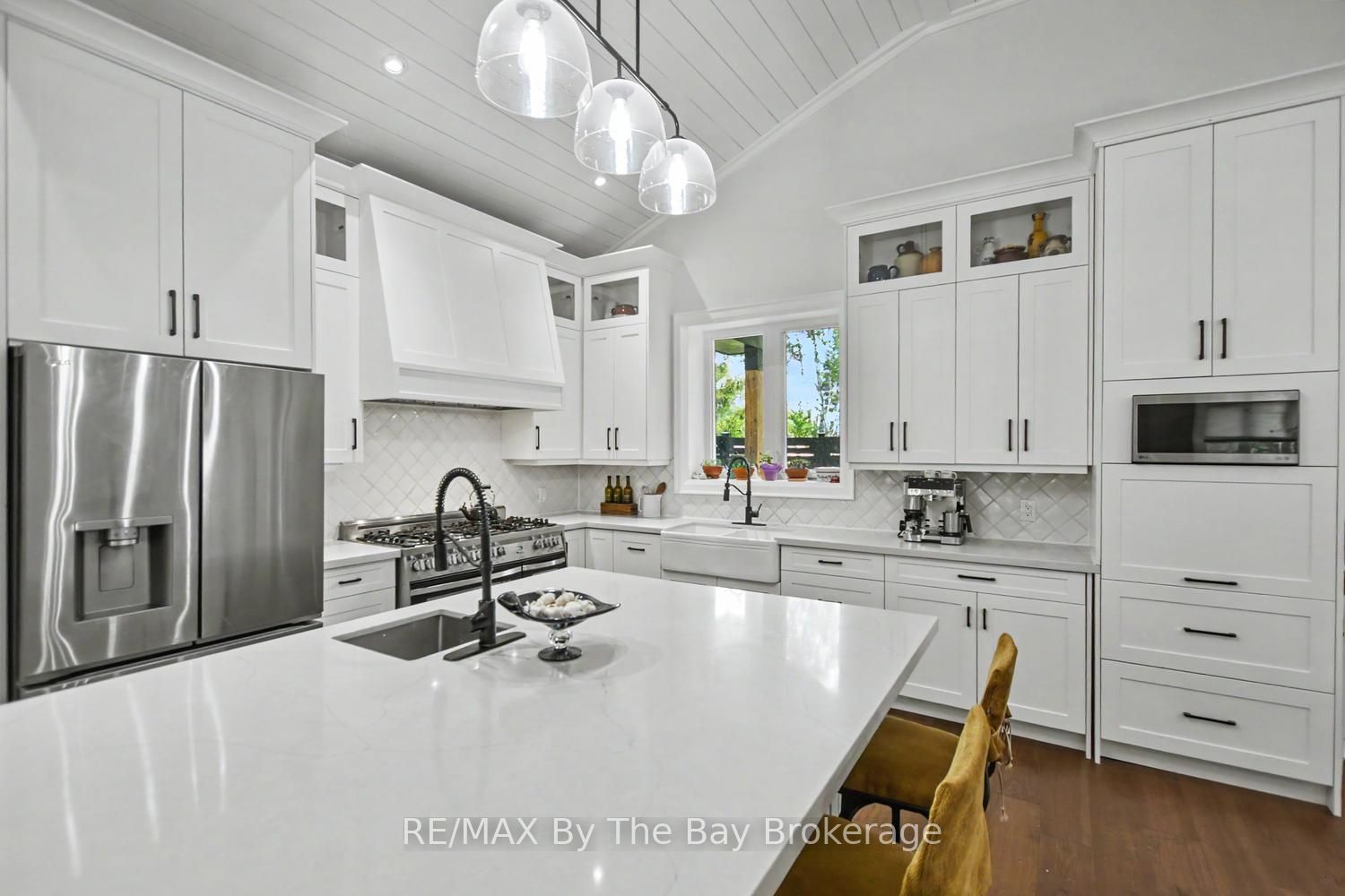 208 Thomas Street, Clearview, ON L0M 1S0 photo 2