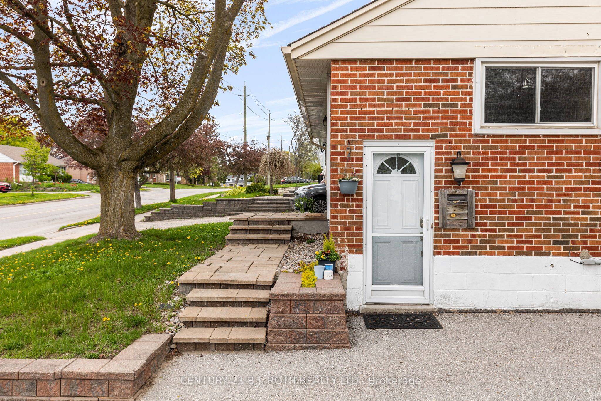 243 Wellington Street E Lower Level, Barrie, ON L4M 2E4 photo 3