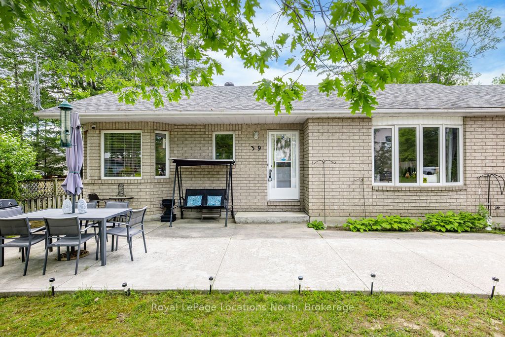 39 MCCAGUE Street, Wasaga Beach, ON L9Z 2E5 photo 2