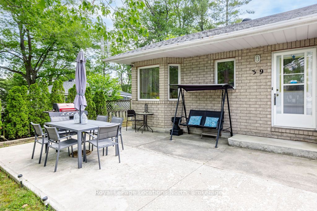 39 MCCAGUE Street, Wasaga Beach, ON L9Z 2E5 photo 3