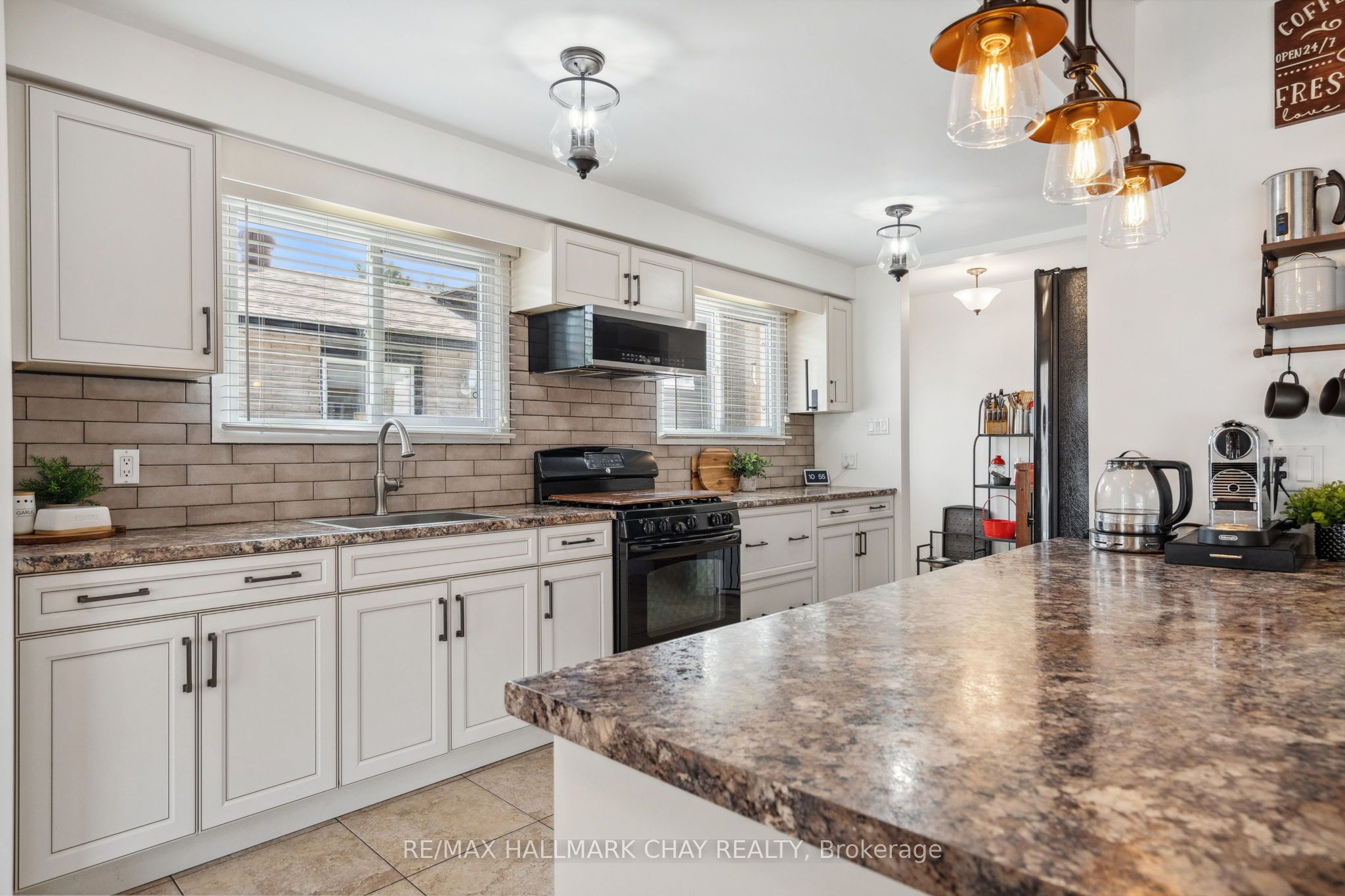 257 Edgehill Drive, Barrie, ON L4N 7W9 photo 5