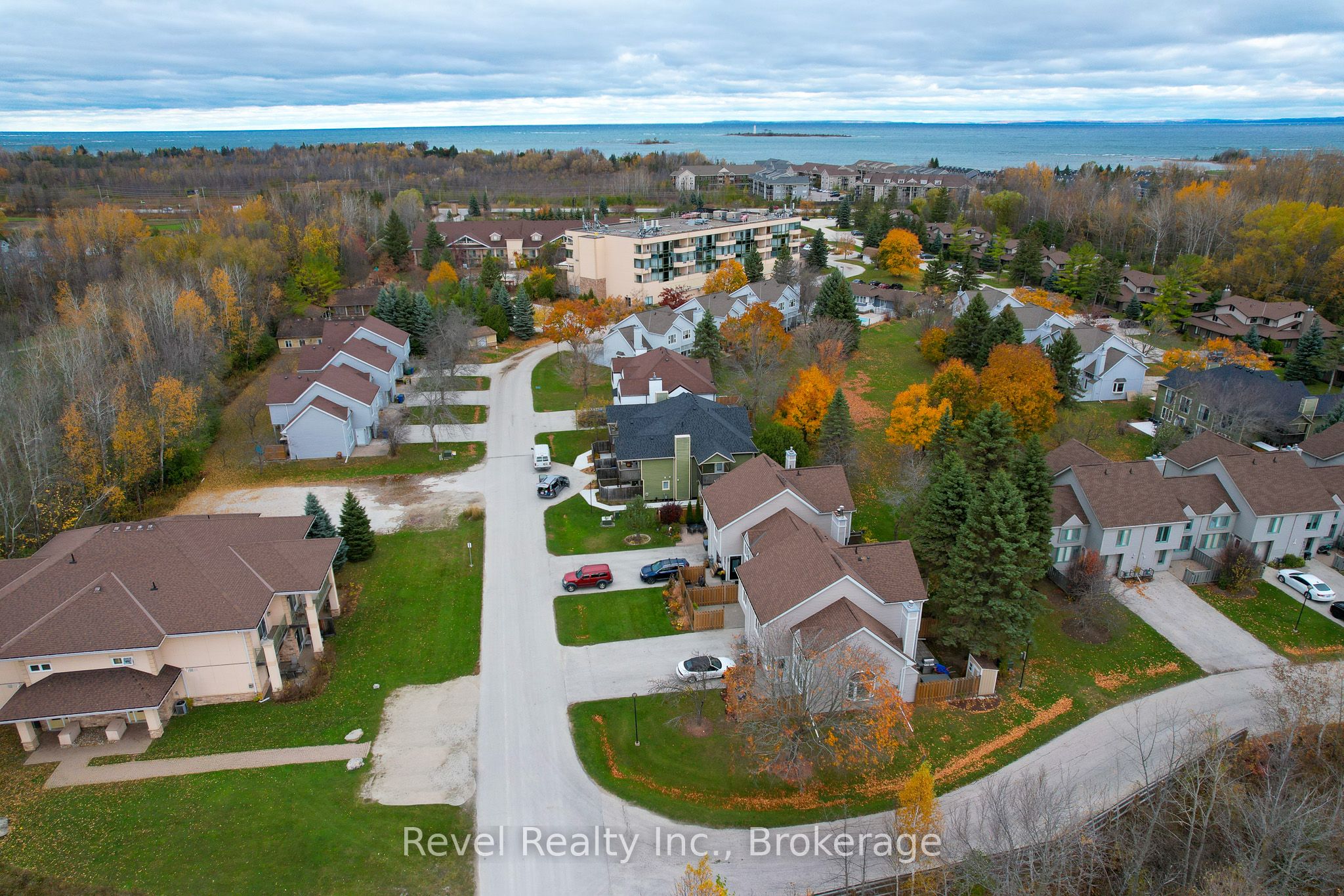 173 Vacation Inn Drive, Collingwood, ON L9Y 5G4 photo 4