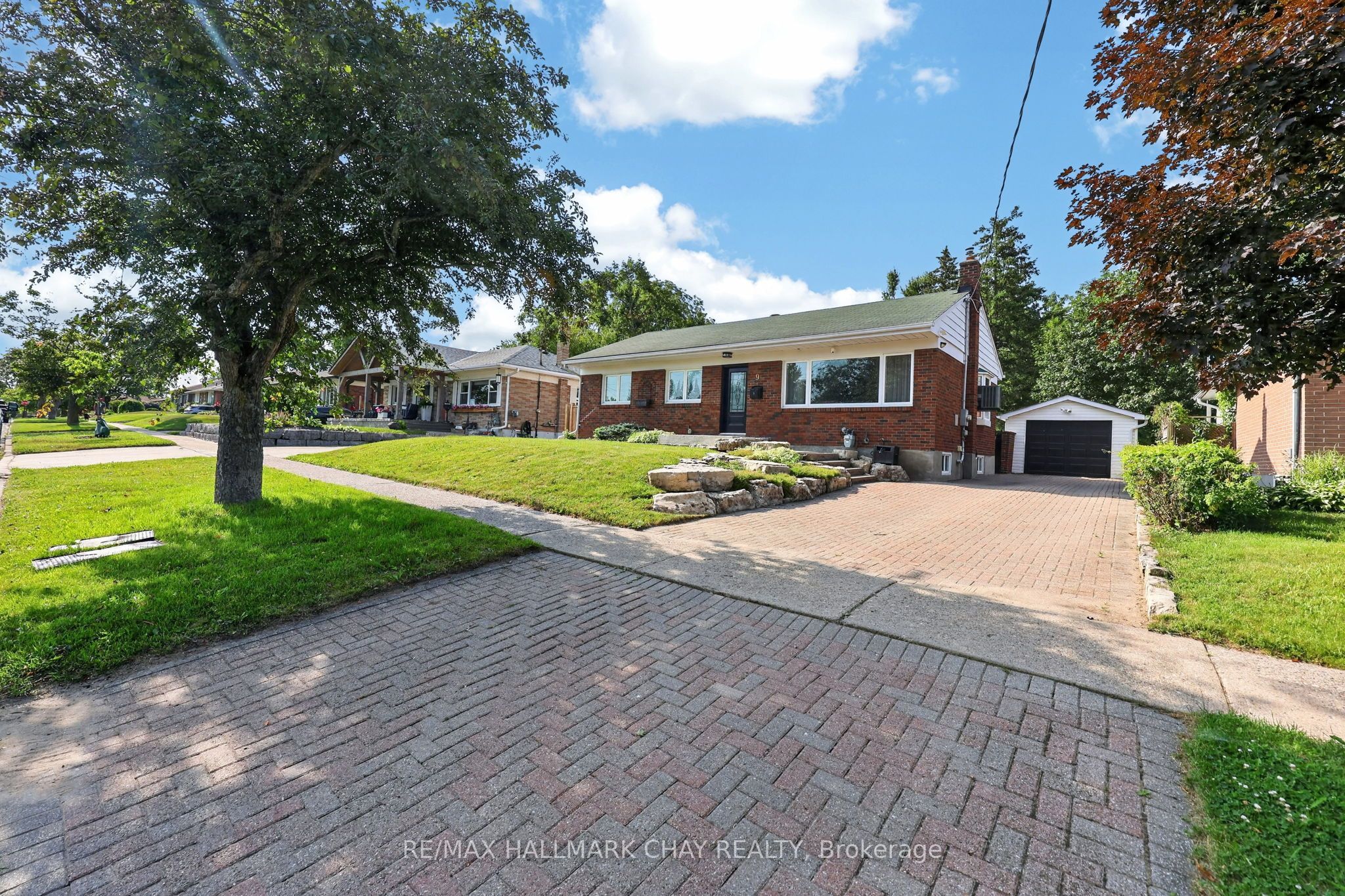 9 Melrose Avenue, Barrie, ON L4M 2A5 photo 2