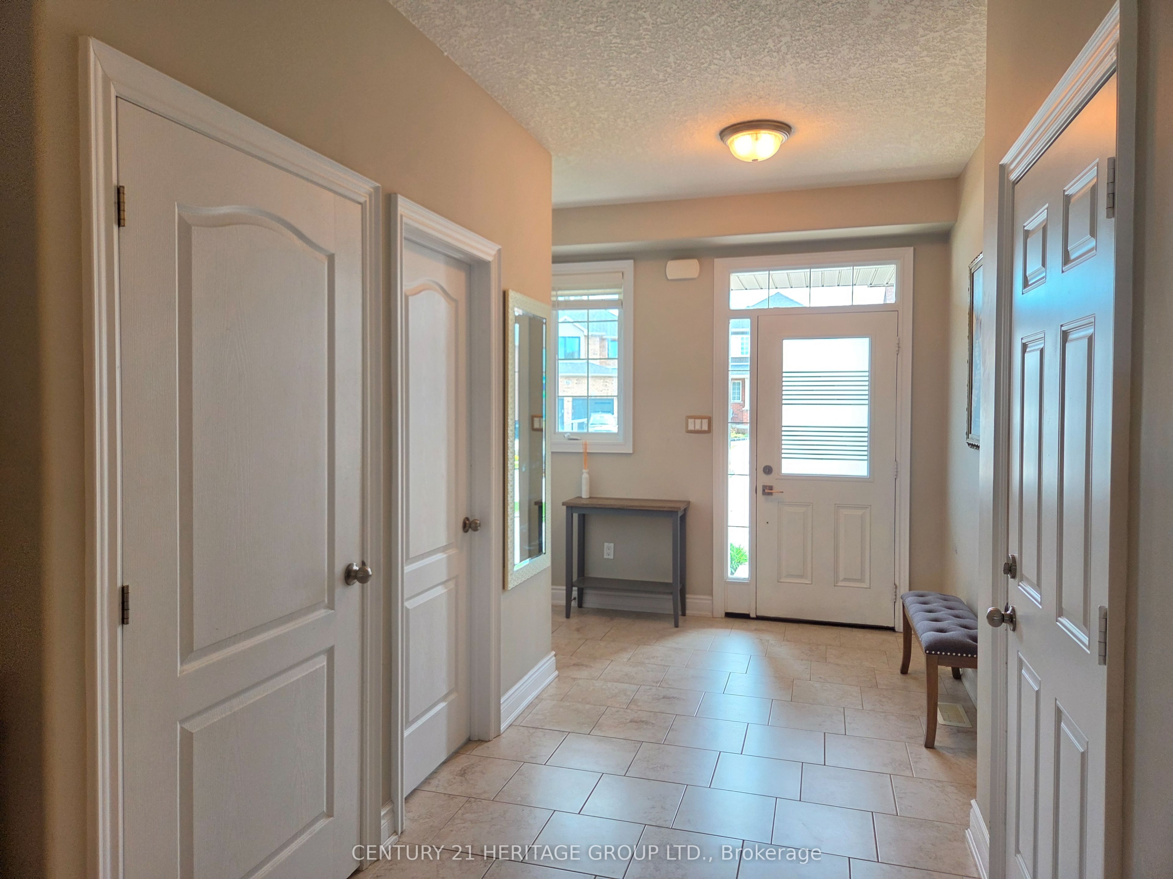 46 NATHAN Crescent, Barrie, ON L4N 0S2 photo 3
