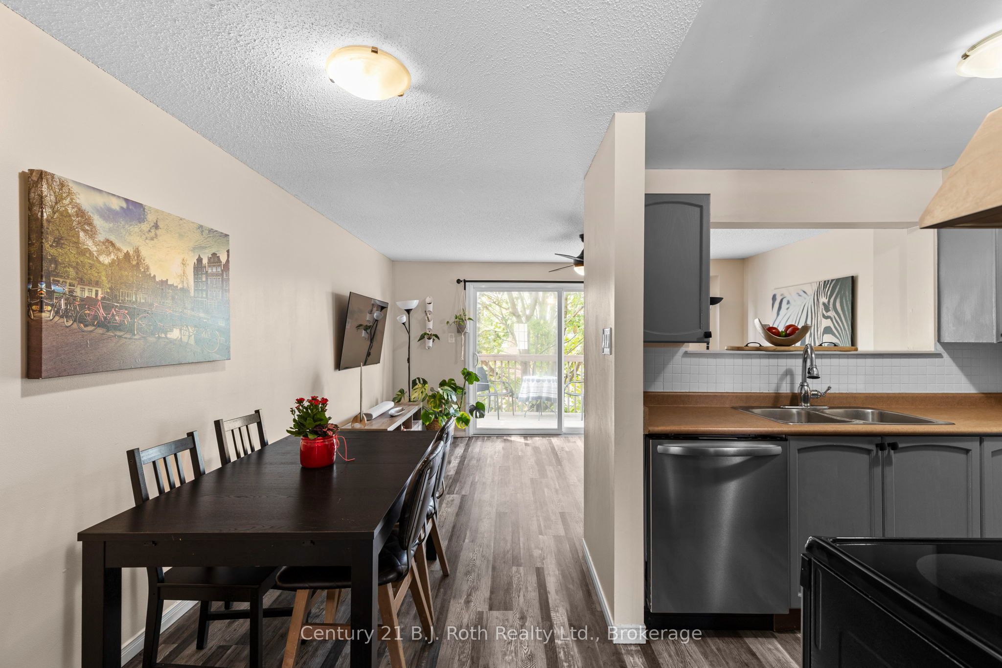 33 Courtney Crescent, Barrie, ON L4N 5S7 photo 5