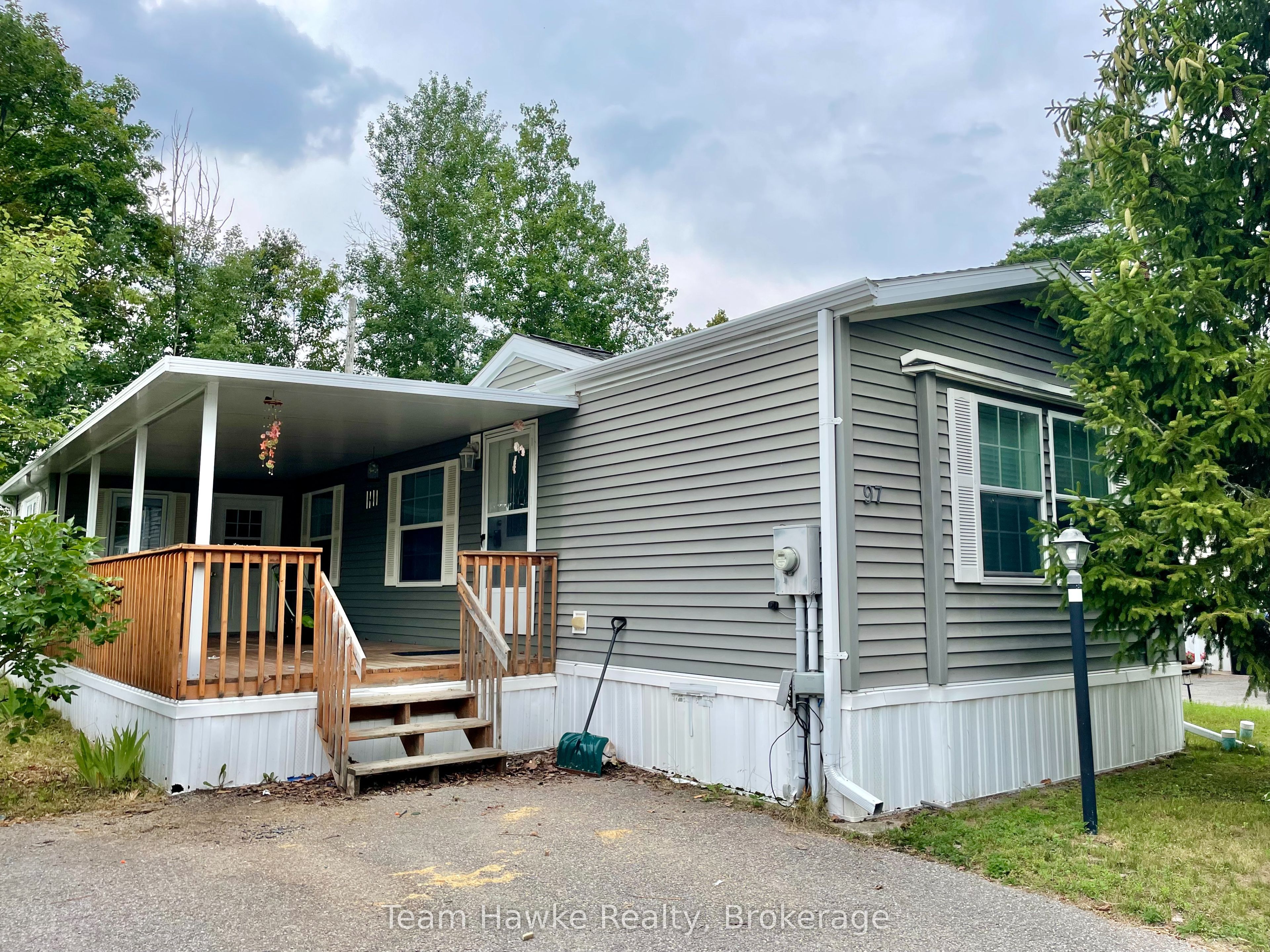 97 Georgian Glen Drive, Wasaga Beach, ON L9Z 1K8