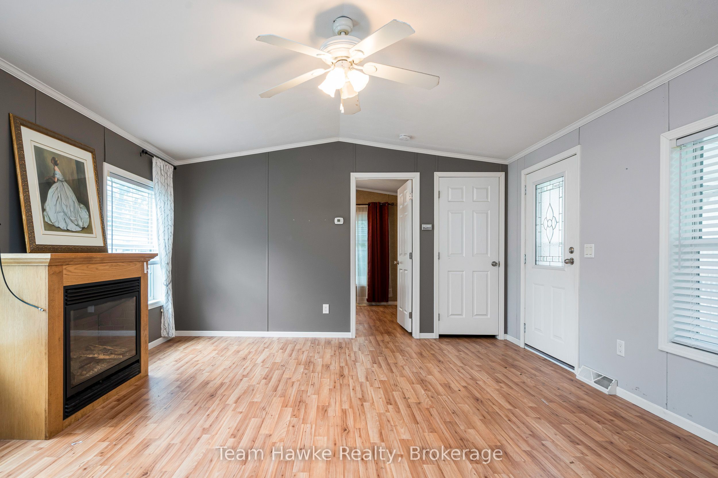 97 Georgian Glen Drive, Wasaga Beach, ON L9Z 1K8 photo 2