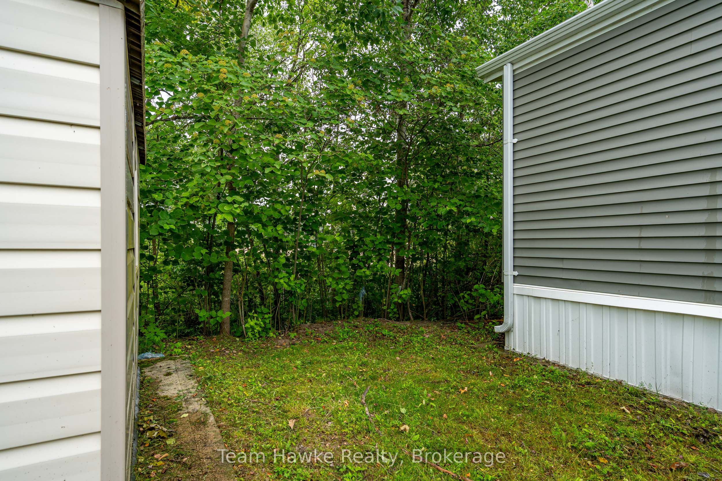 97 Georgian Glen Drive, Wasaga Beach, ON L9Z 1K8 photo 3