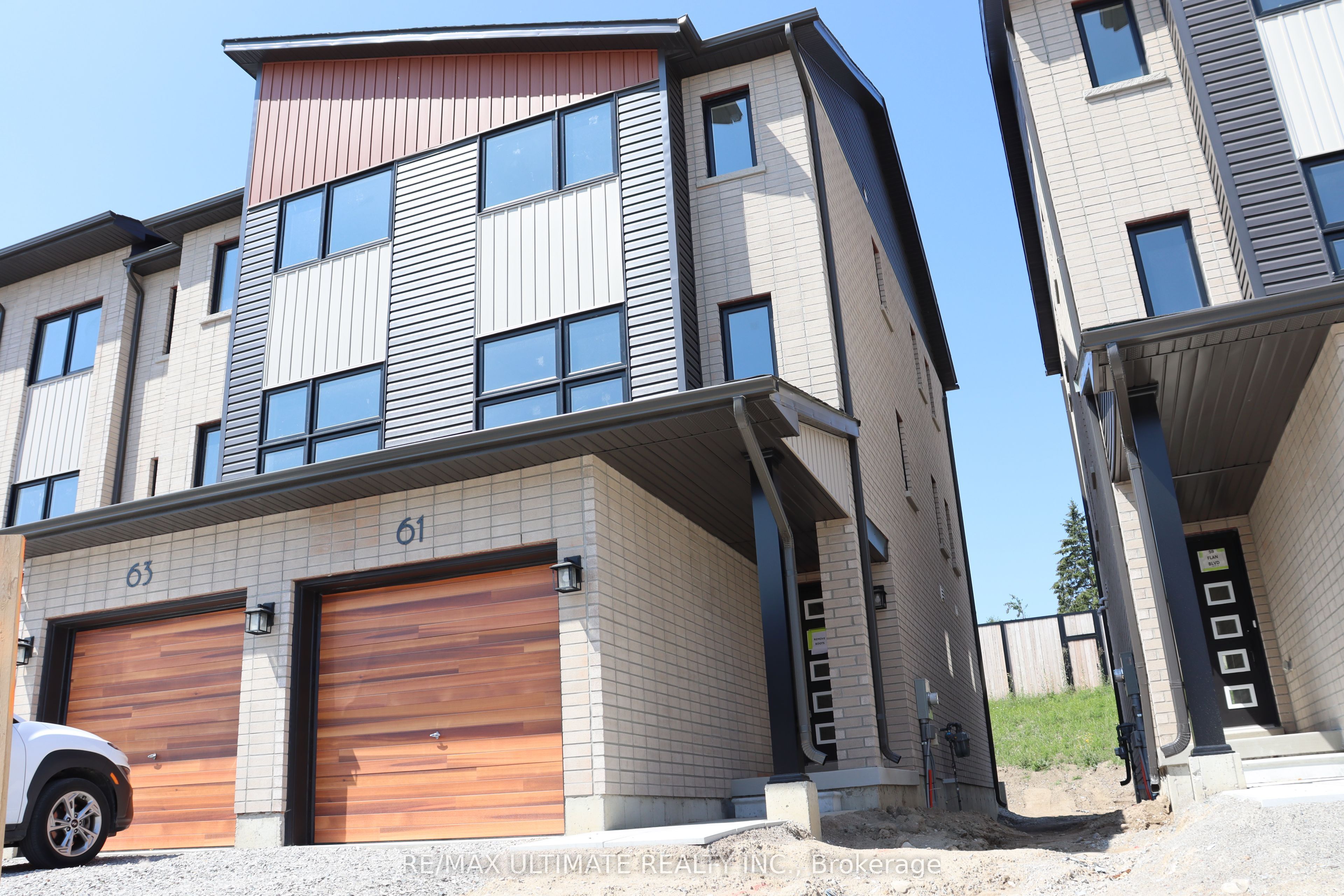 61 Flan Boulevard, Barrie, ON L9J 1C6
