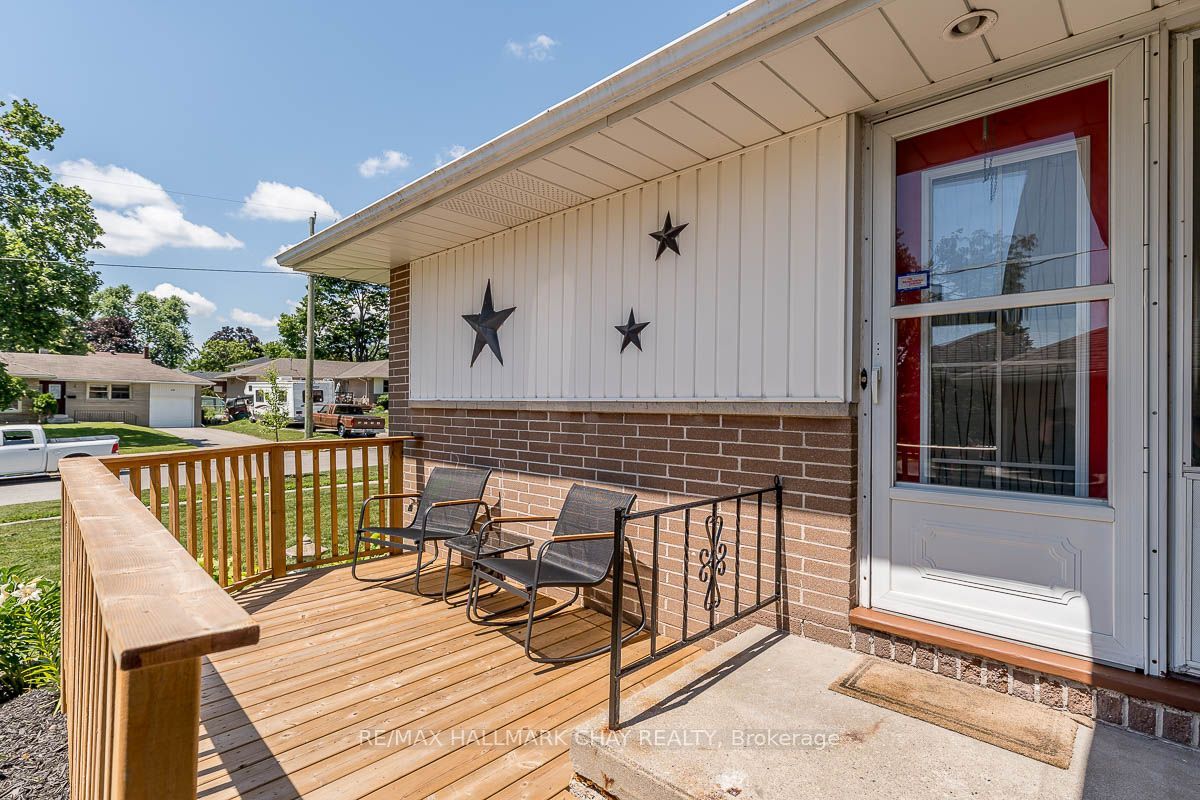 23 Downsview Drive, Barrie, ON L4M 4P7 photo 4