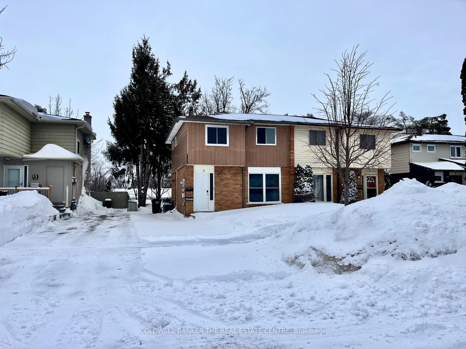 11 Chaucer Crescent, Barrie, ON L4N 4T8 photo 2