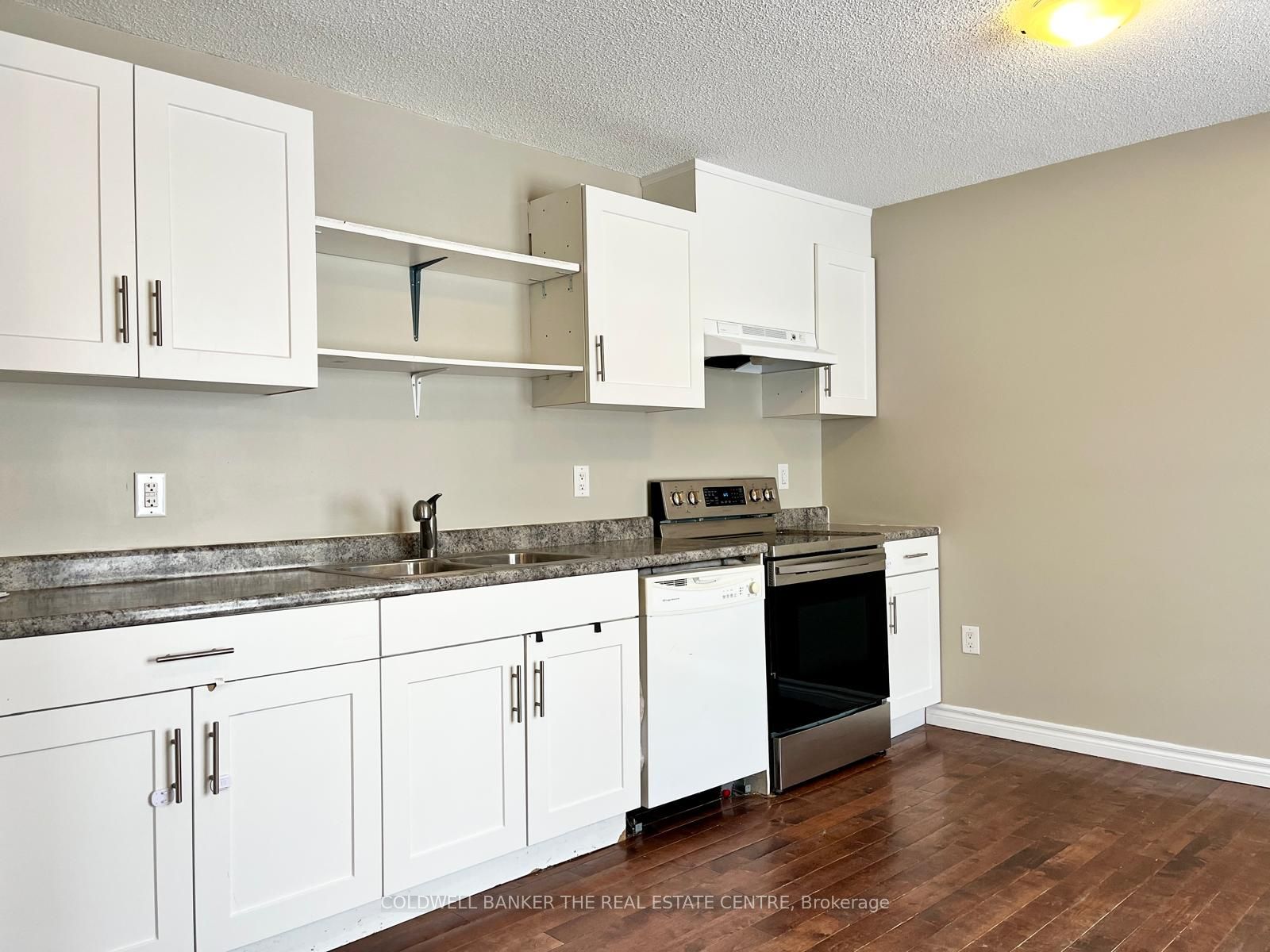 11 Chaucer Crescent, Barrie, ON L4N 4T8 photo 5