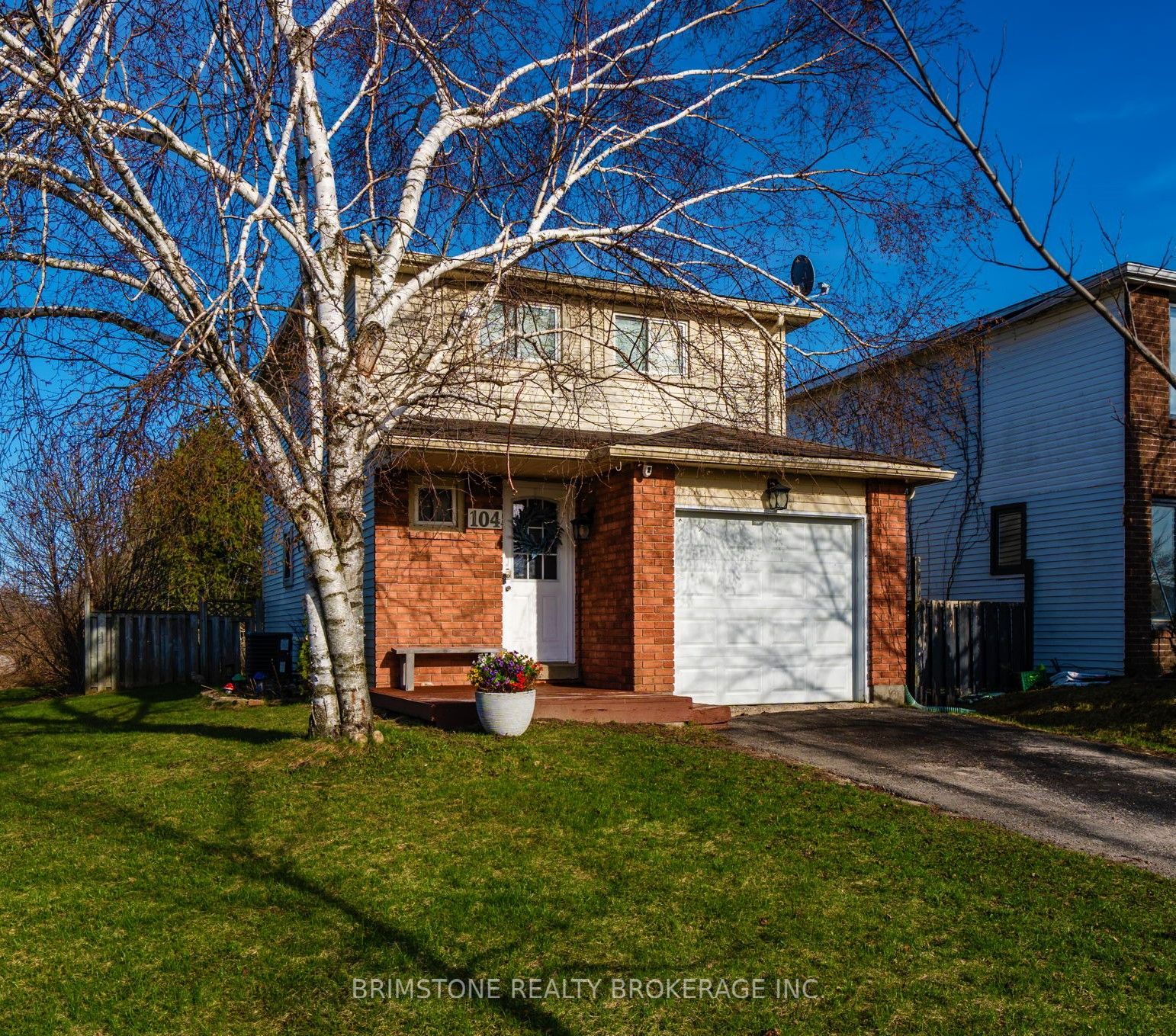 104 Hickling Trail, Barrie, ON L4M 5T4 photo 2