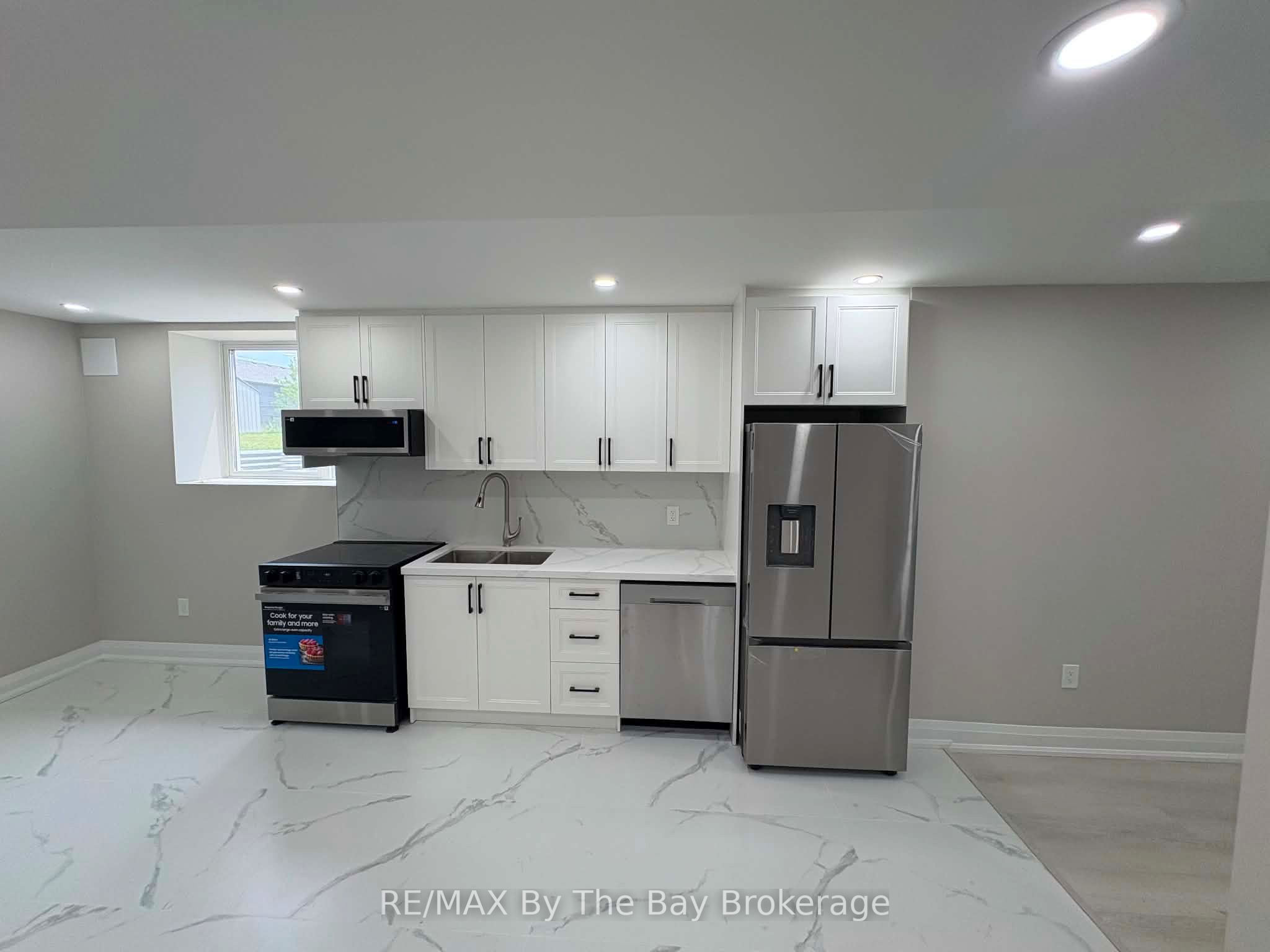 218 Mapleside Drive Lower Unit, Wasaga Beach, ON L9Z 0A5 photo 3