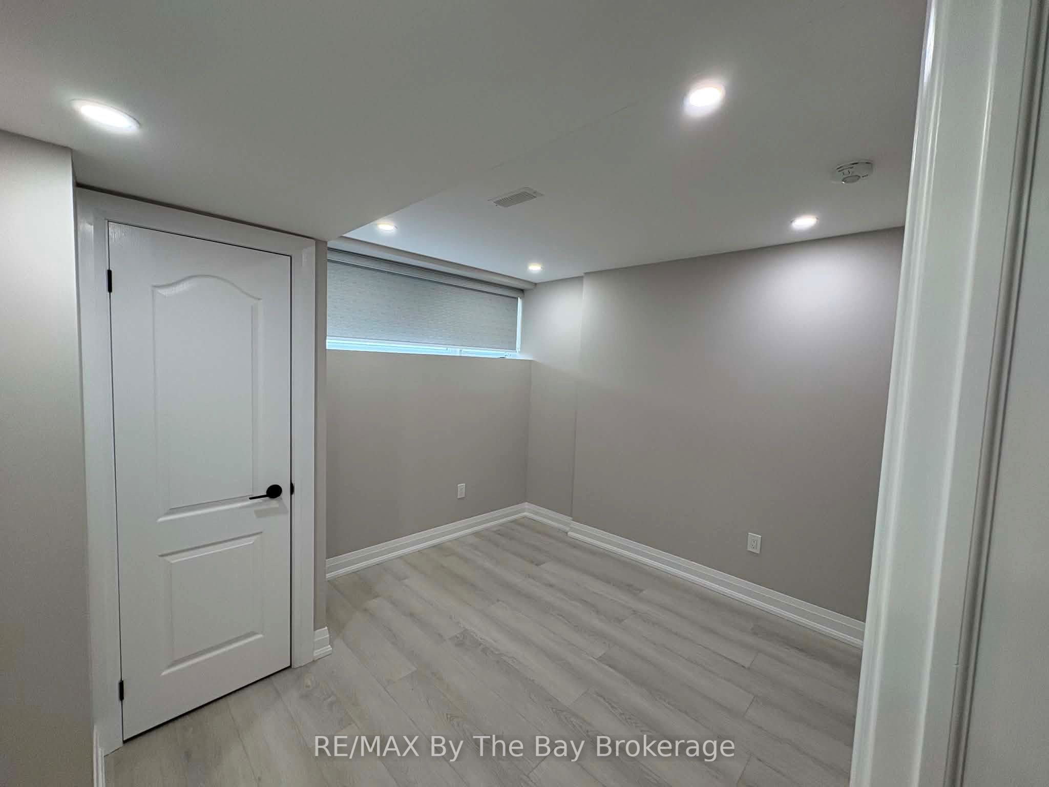 218 Mapleside Drive Lower Unit, Wasaga Beach, ON L9Z 0A5 photo 5