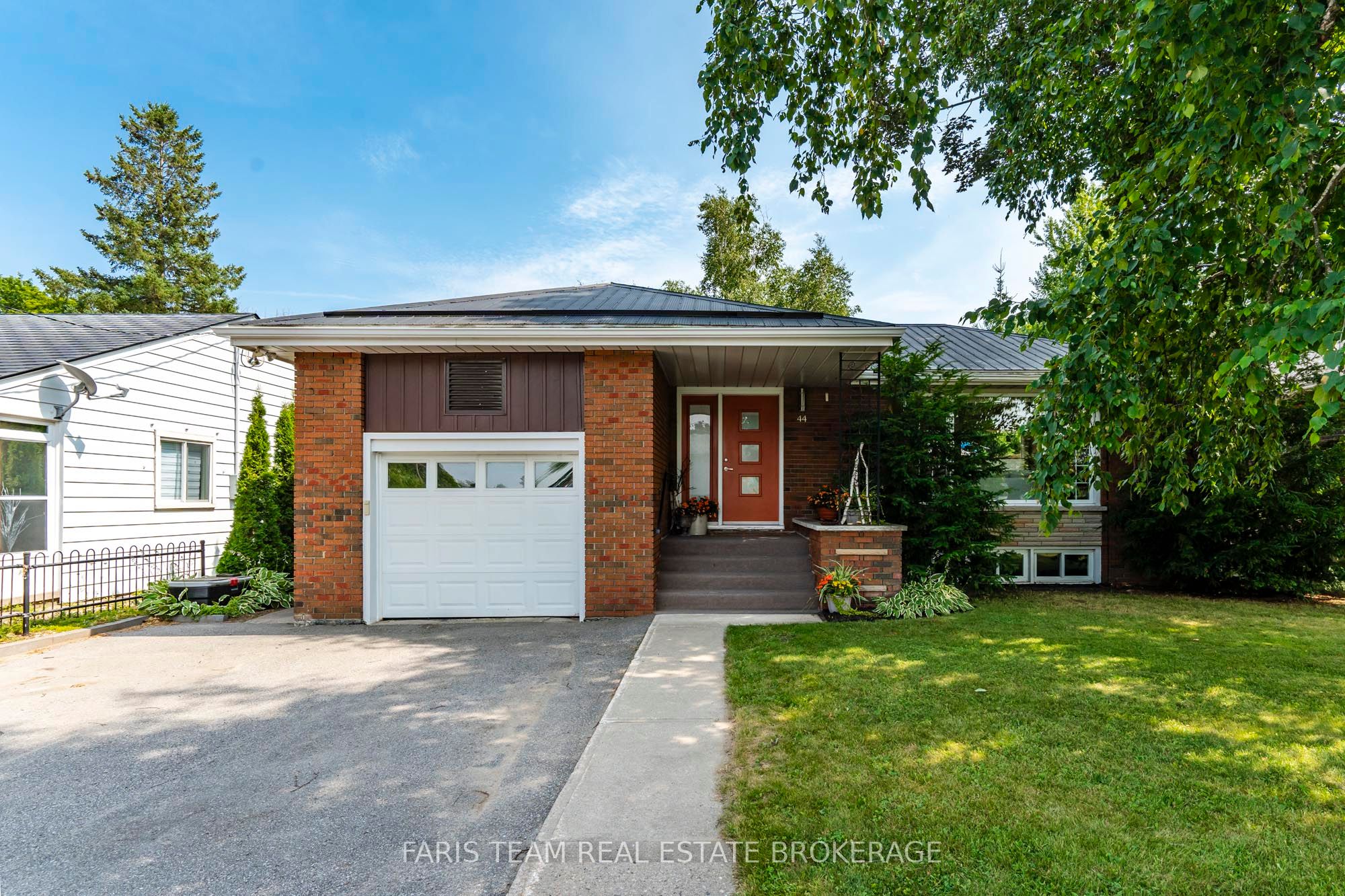 44 Jeffery Street, Penetanguishene, ON L9M 1K5 photo 2