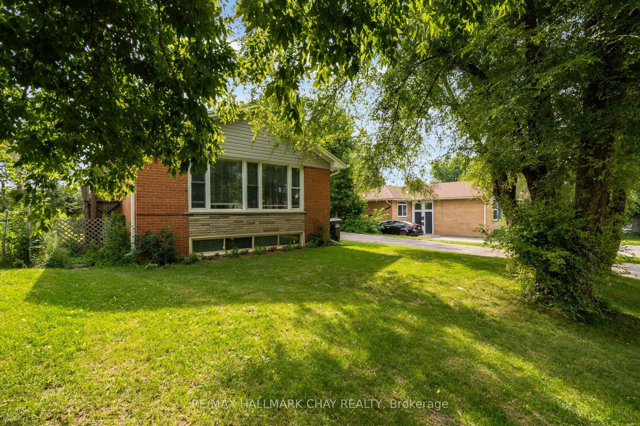 254 St Vincent Street, Barrie, ON L4M 3Z8 photo 2