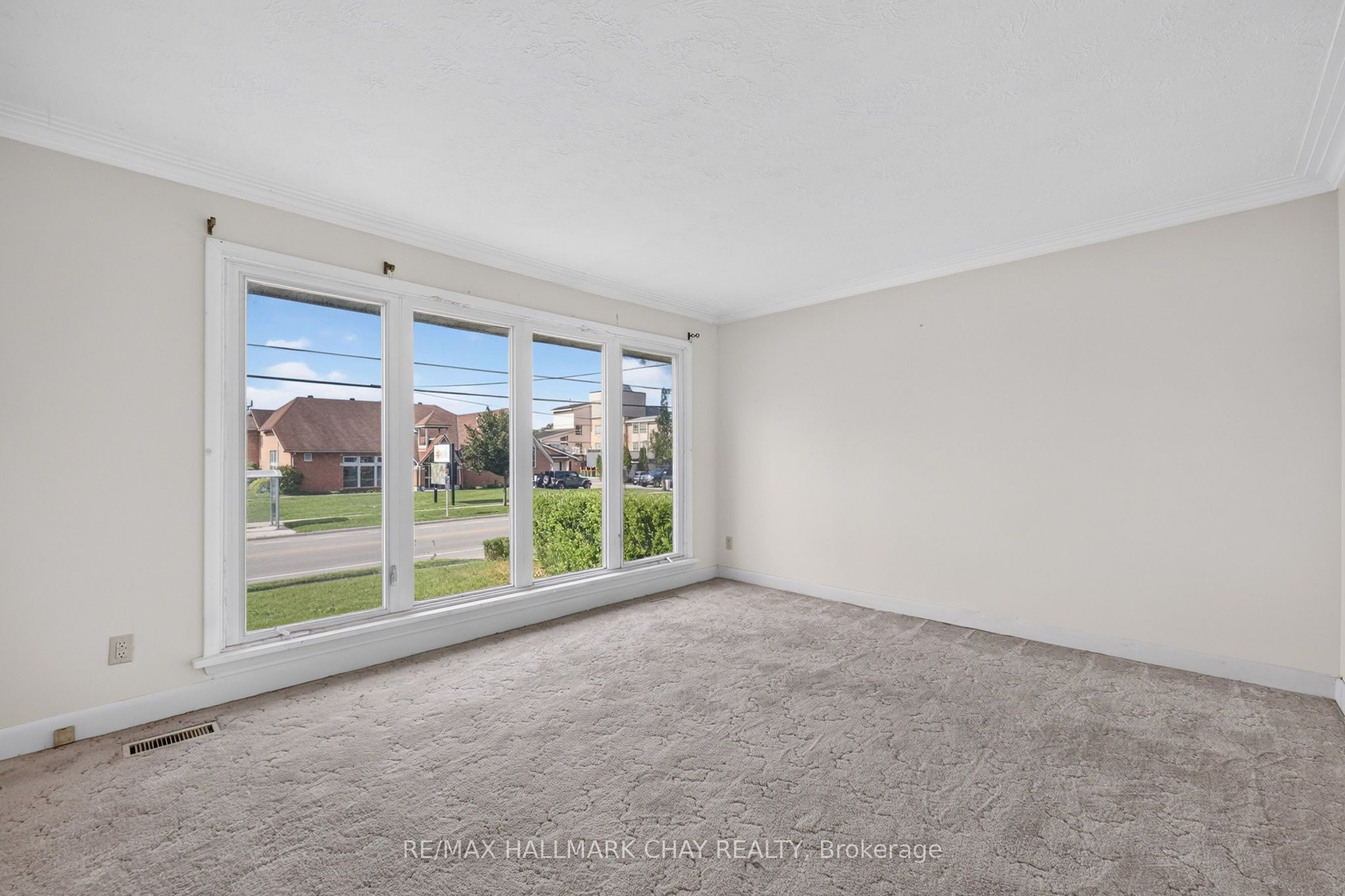 348 Grove Street E, Barrie, ON L4M 2R5 photo 2