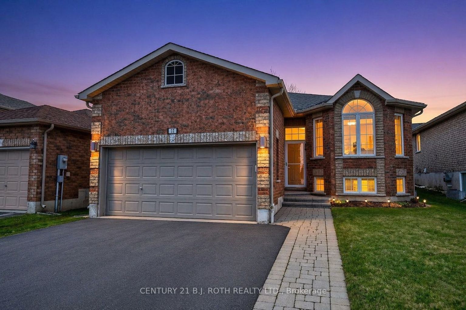 12 White Crescent, Barrie, ON L4N 7M1