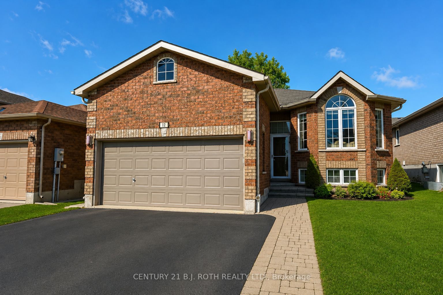 12 White Crescent, Barrie, ON L4N 7M1 photo 2