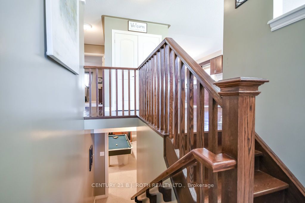 12 White Crescent, Barrie, ON L4N 7M1 photo 3