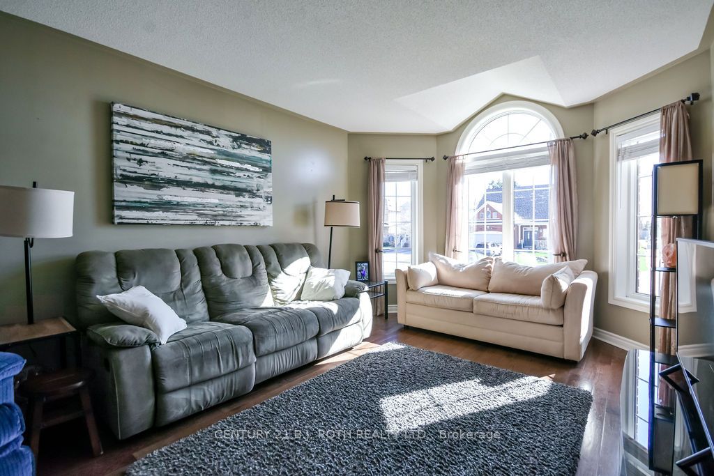 12 White Crescent, Barrie, ON L4N 7M1 photo 5