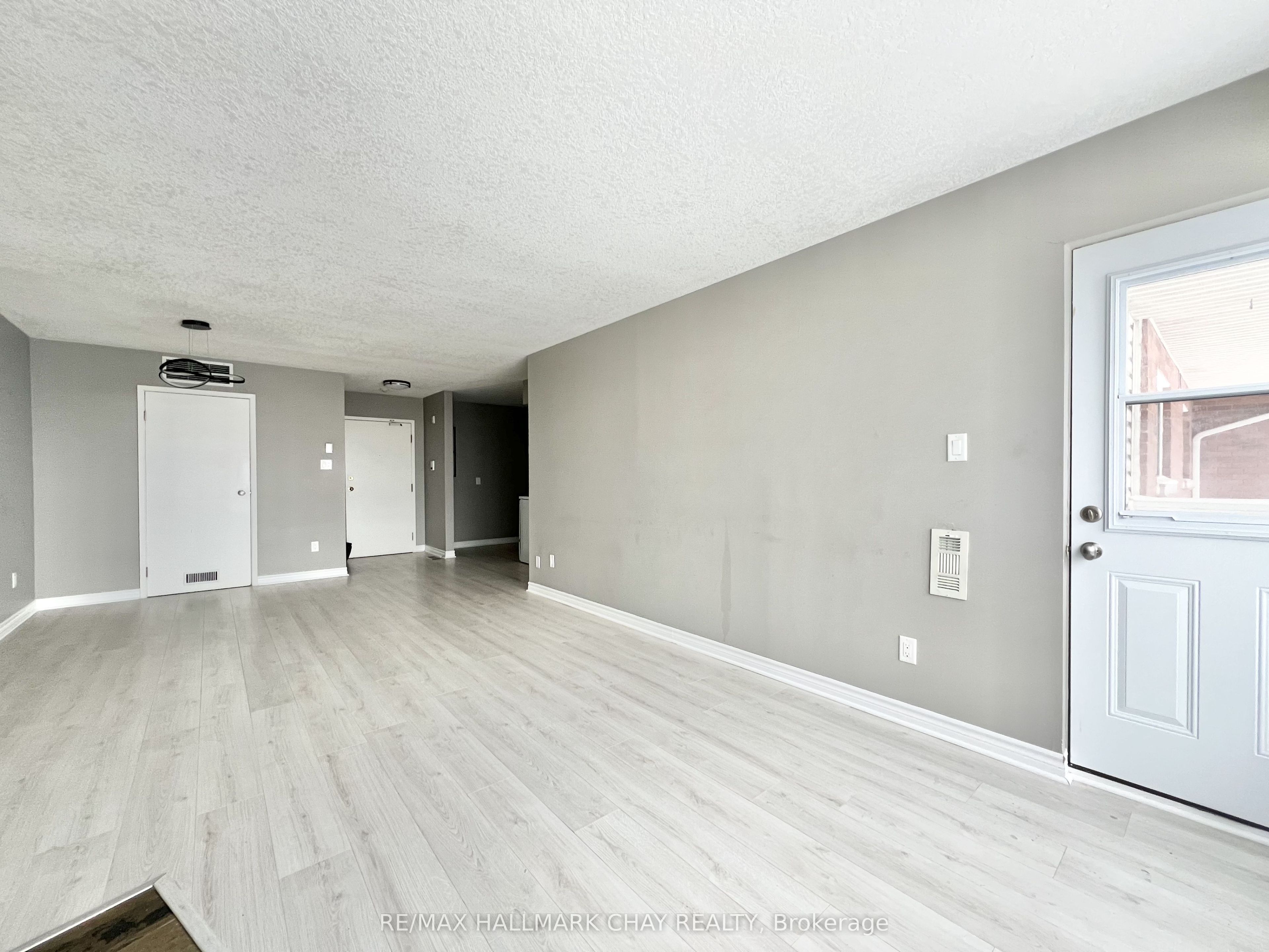 126 Bell Farm Road 414, Barrie, ON L4M 6J3 photo 4