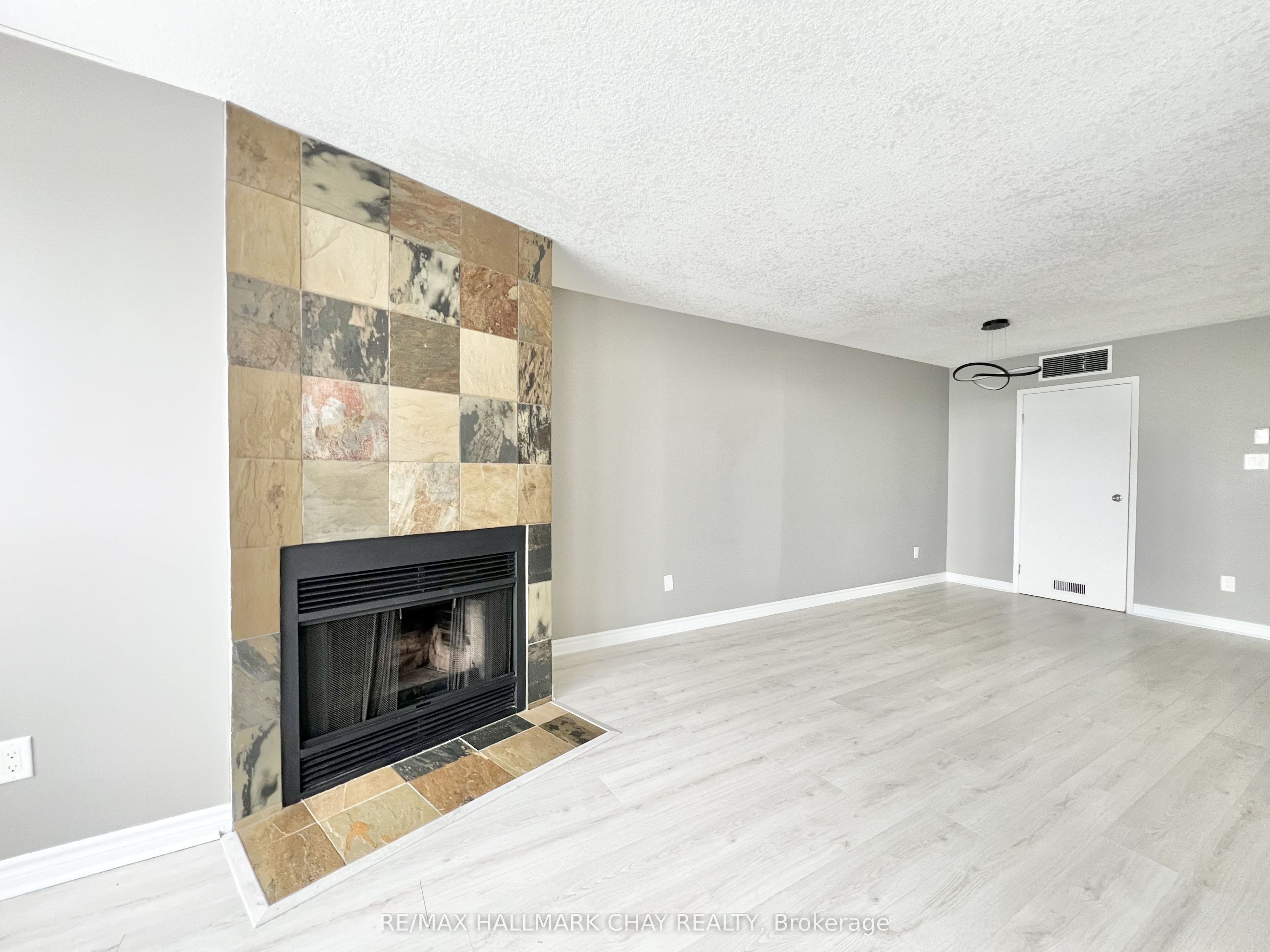 126 Bell Farm Road 414, Barrie, ON L4M 6J3 photo 5