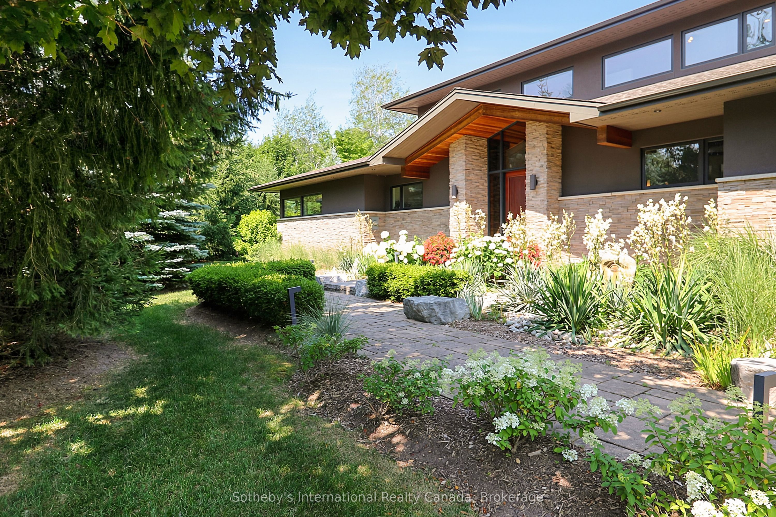 4 Holly Court, Collingwood, ON L9Y 5G5