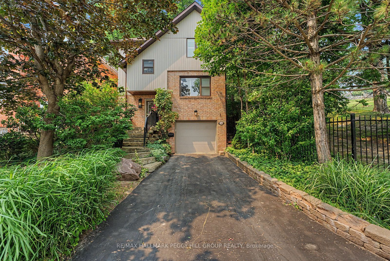 176B Collier Street, Barrie, ON L4M 1H7