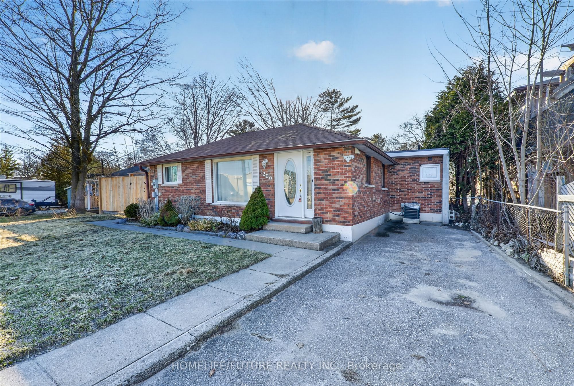 1200 Mosley Street, Wasaga Beach, ON L9Z 2E7