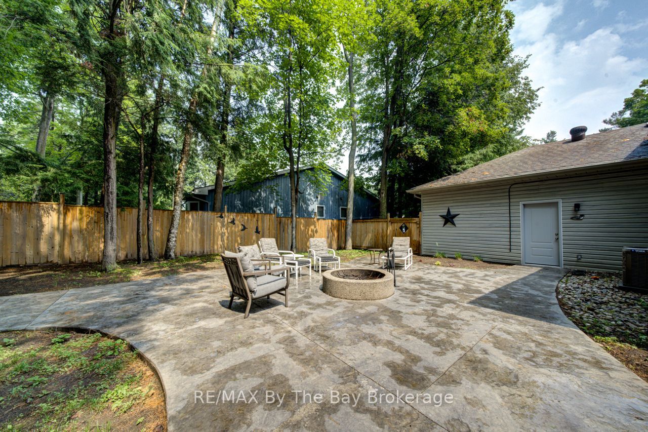22 Downer Crescent, Wasaga Beach, ON L9Z 1C2 photo 4