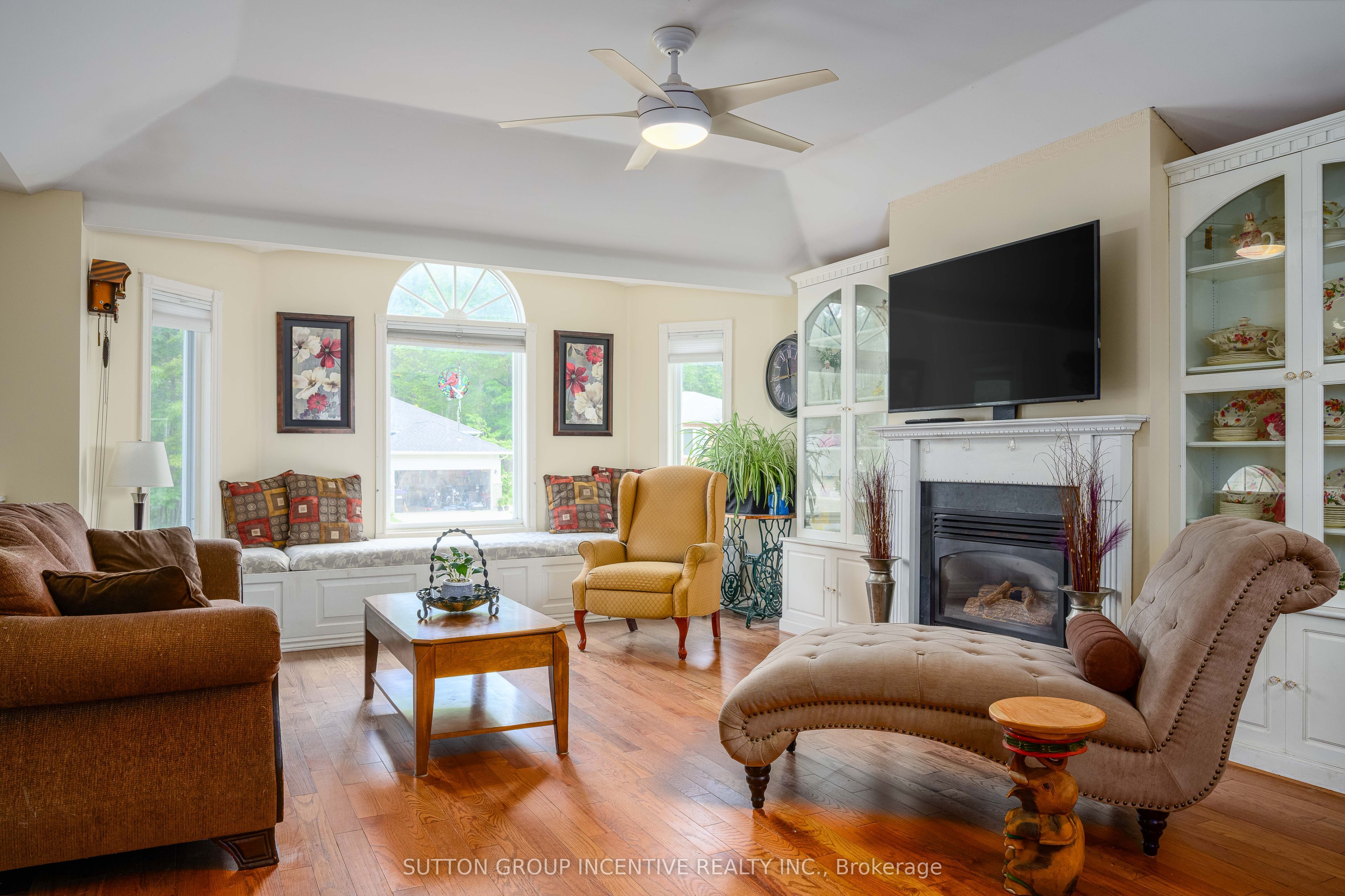 48 Wesley Avenue, Wasaga Beach, ON L9Z 1C8 photo 4