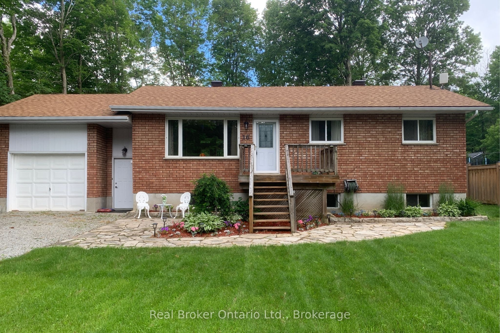 16 Mundy Avenue, Tiny, ON L9M 0B5 photo 2