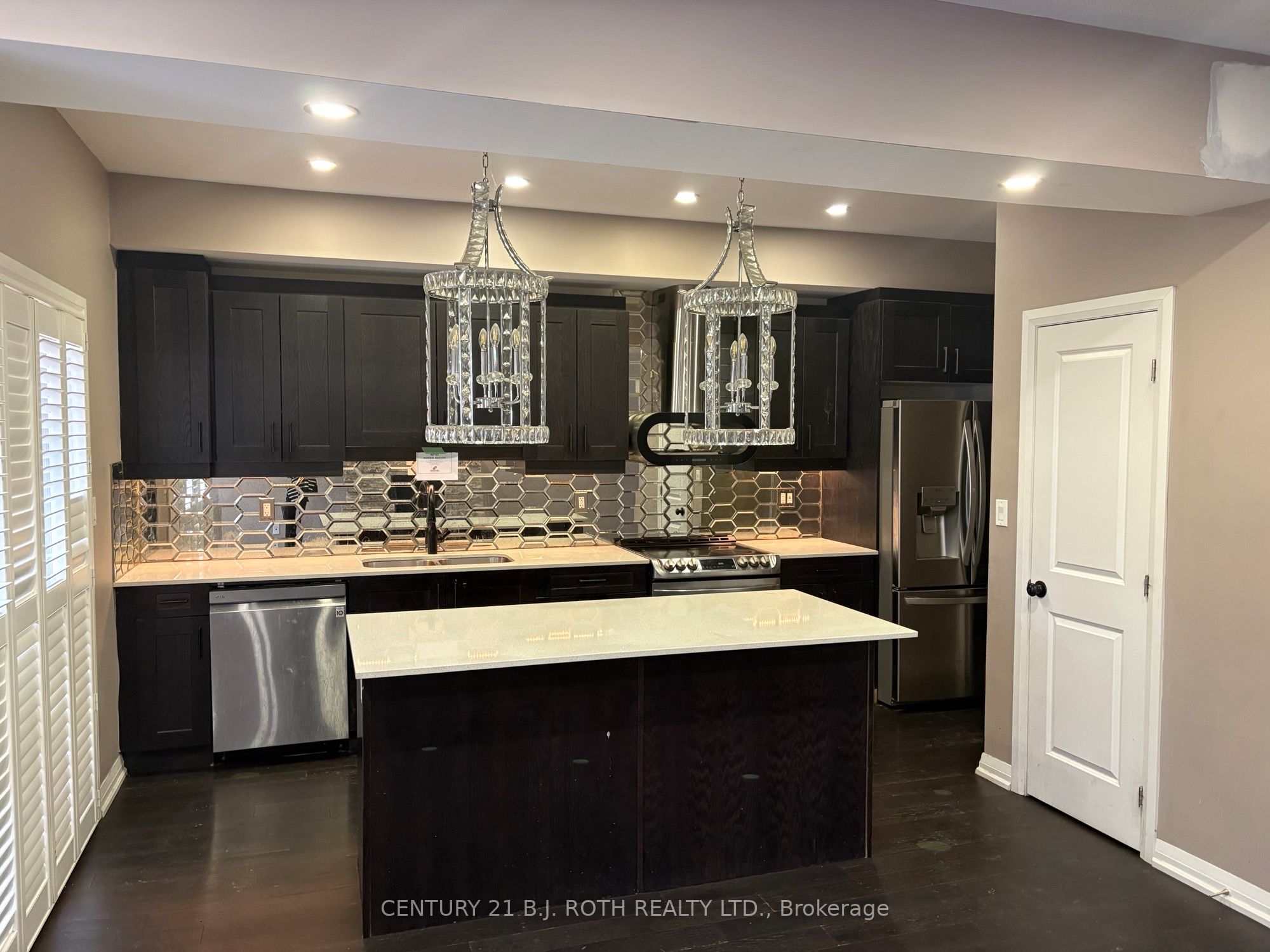 34 Alaskan Heights, Barrie, ON L9J 0H9 photo 2